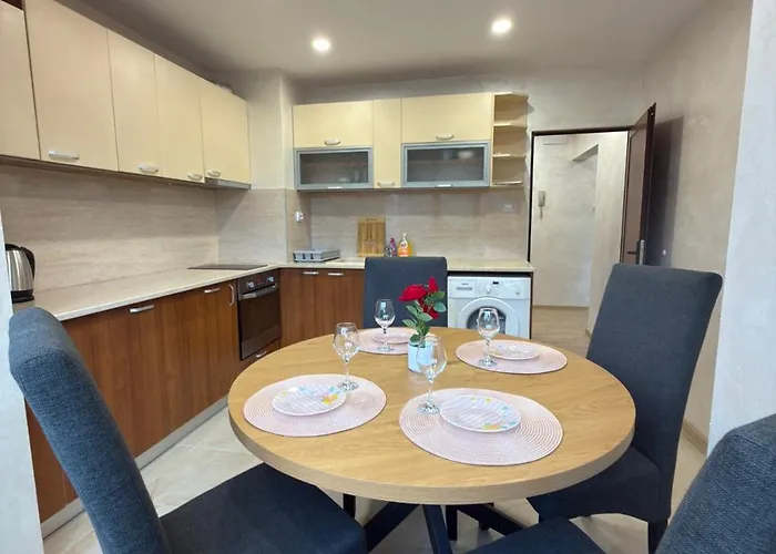 Diamond - Next To Grand Mall 瓦爾納